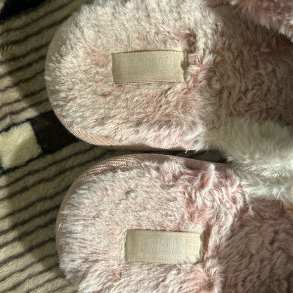 Victoria’s Secret Pink faux fur cross over slides slippers medium (7-8) pink - Picture 5 of 6